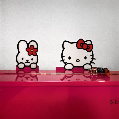 Pink Piano with Kitty and Cuff, Hotel Adonis, Osaka