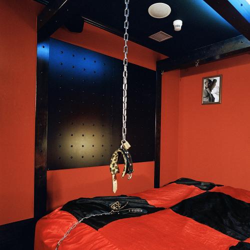 Hanging Cuff (Red Room), Hotel Adonis, Osaka