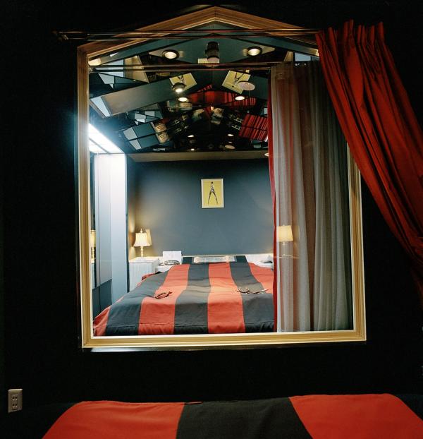 Double Bedrooms with Curtains and Window for Viewing, Hotel Adonis, Osaka
